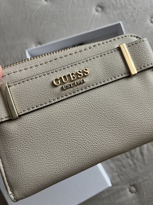 Дамски портфейл Guess