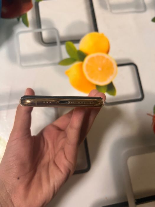 iPhone XS tegiga javob