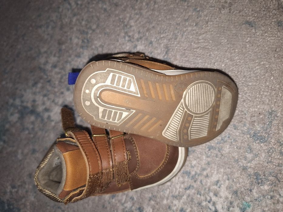 Продается детская обувь