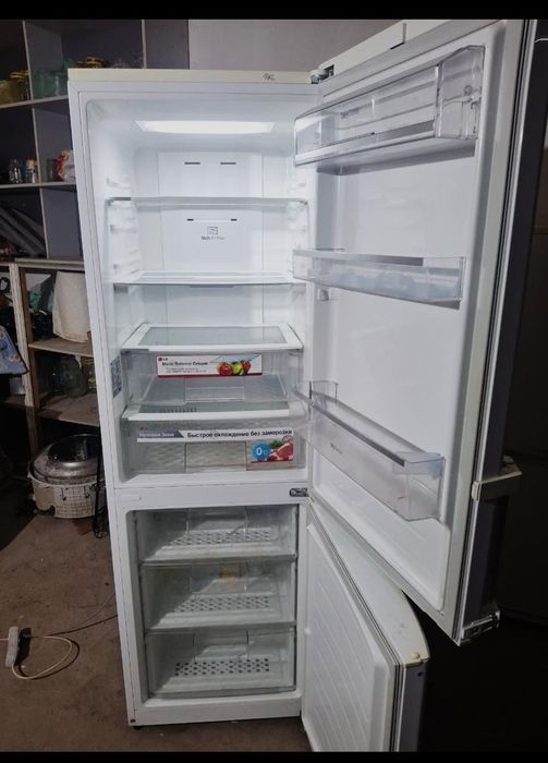 Холодильники LG в отличном состояний.