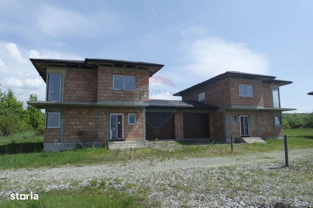 CASA CUPLATĂ DE VÂNZARE la rosu sau la semifinisat în Tăuții Măgherăuș