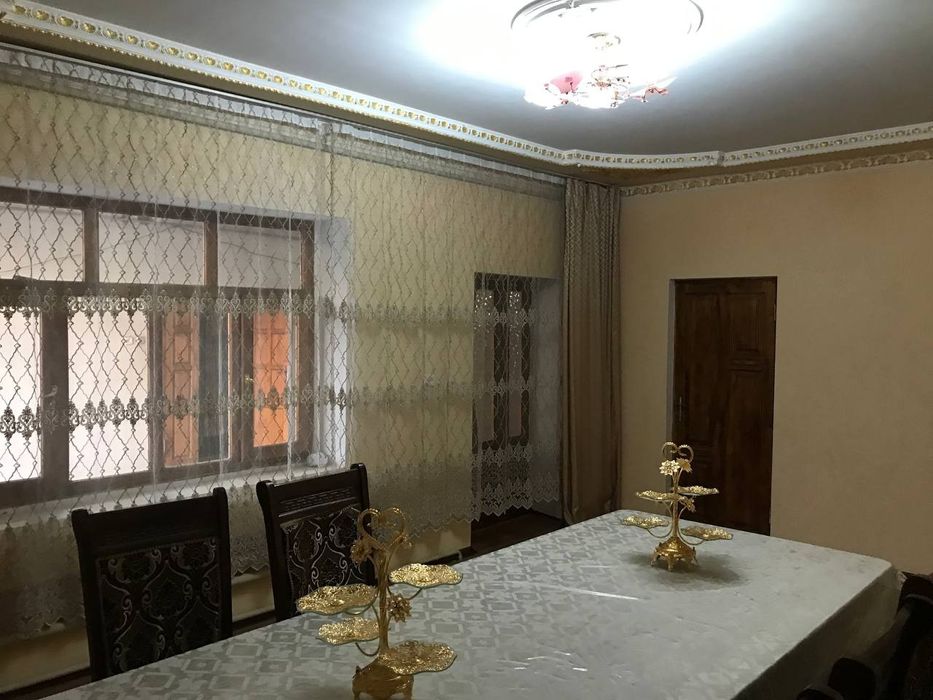 Yuqori Chirchiq Yangibozorda uy sotiladi 5 yarim sotik