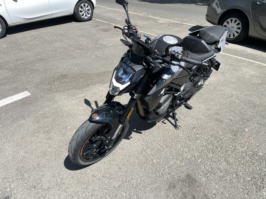 Vând CFMoto 300NK 2022