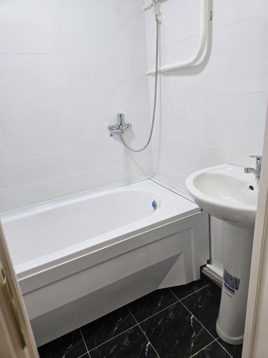 Продаётся 1в2/2/5 Авиасозлар 1, балкон 2на6