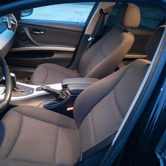 Vind bmw 318 an 2012 stare foarte buna