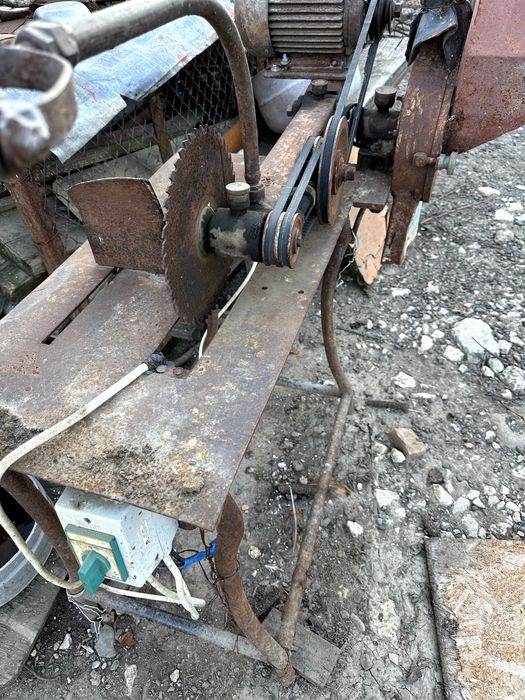 Masa cu Circular Abric de taiat lemne + Moara macinat cereale 220v