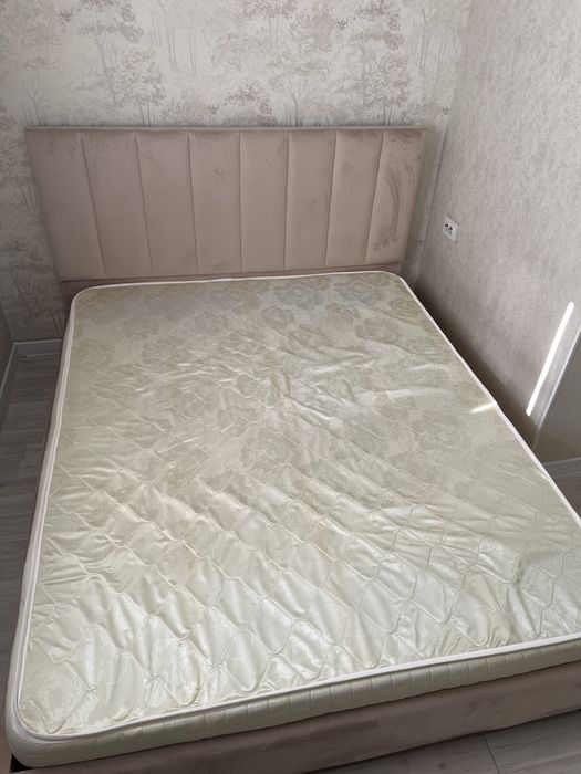 Кровать с матрасом