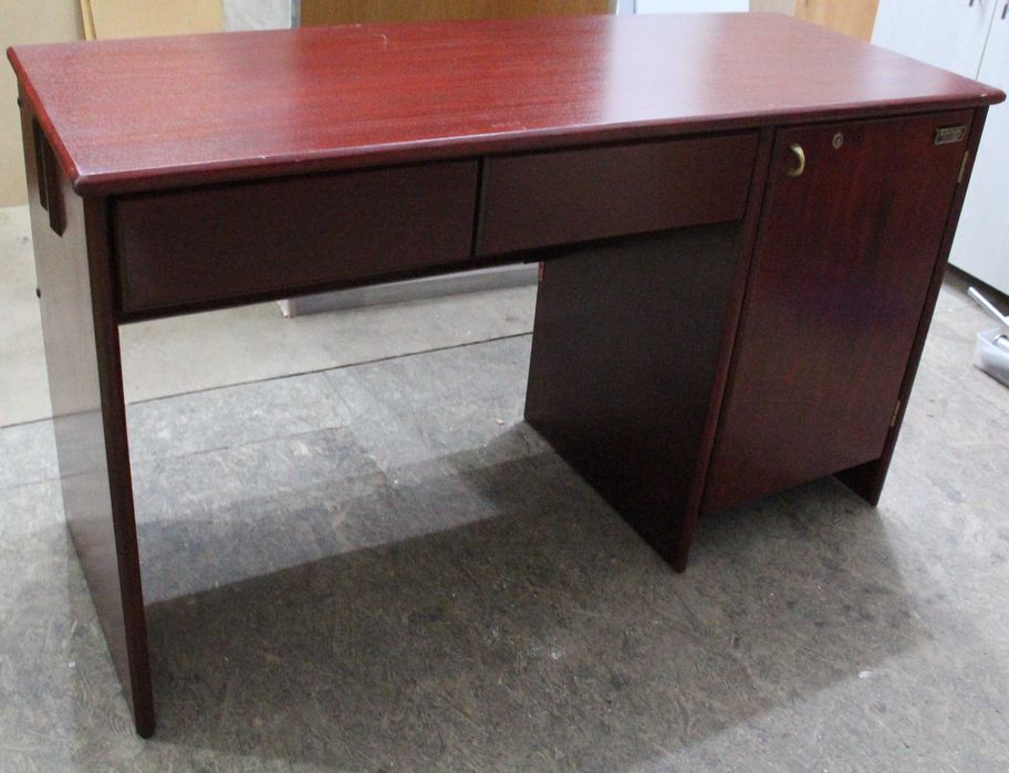 30 buc Birou cu usa si sertare; Masa de lucru cu blat 130x52