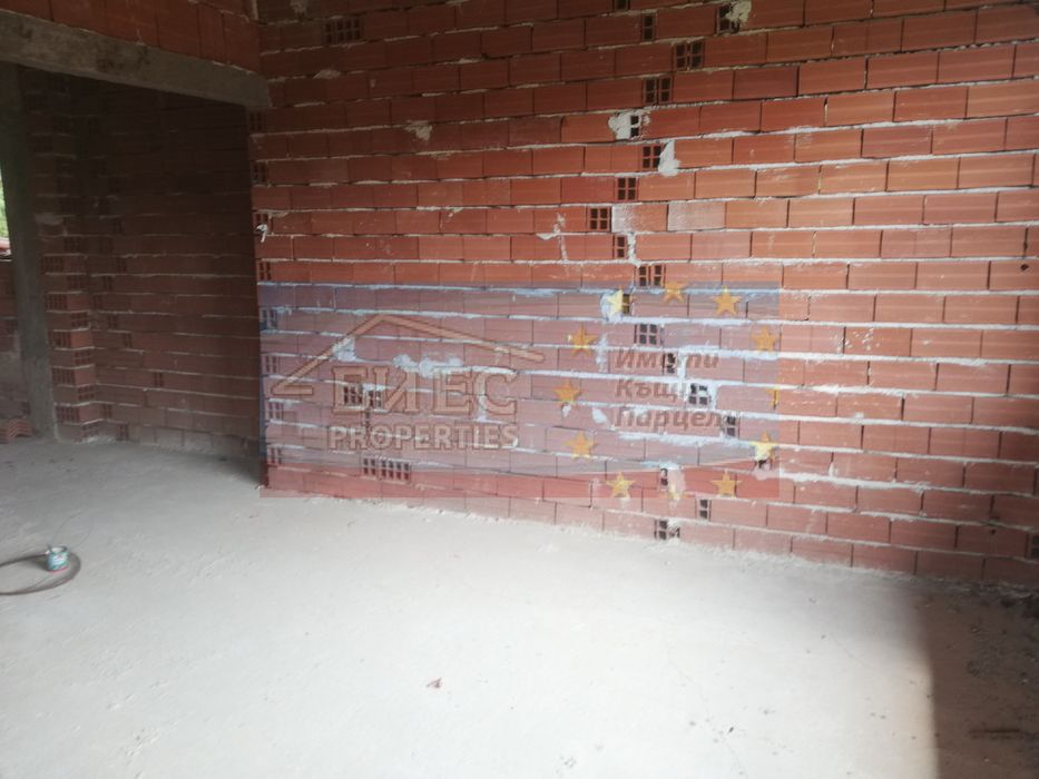 Раздвижена къща груб строеж в с. Рударци