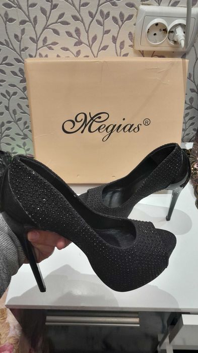 Дамски елегантни обувки на висок ток !!!