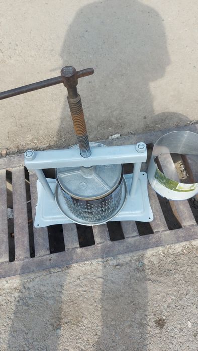 Соковыжималка- пресс для фруктов