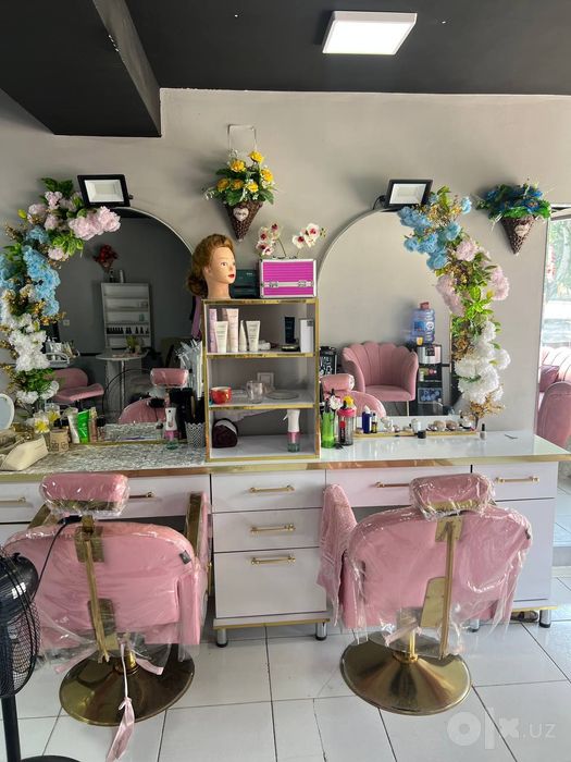 Salon uchun oyna va kreslo sotiladi sifati yangi