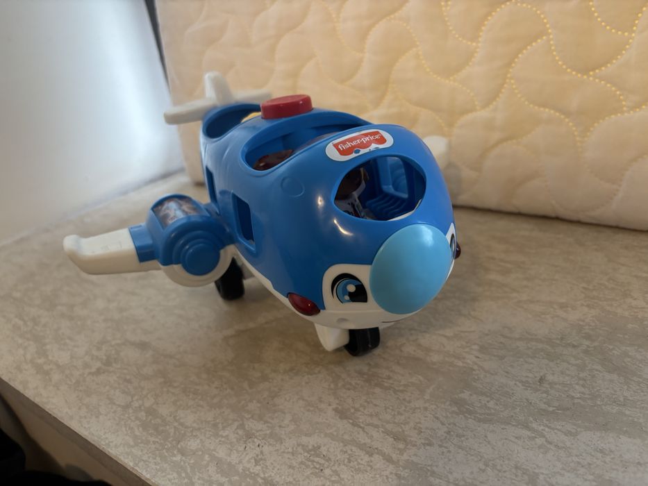 Fisher-Price Little People интерактивен самолет с пилот и стюардеса