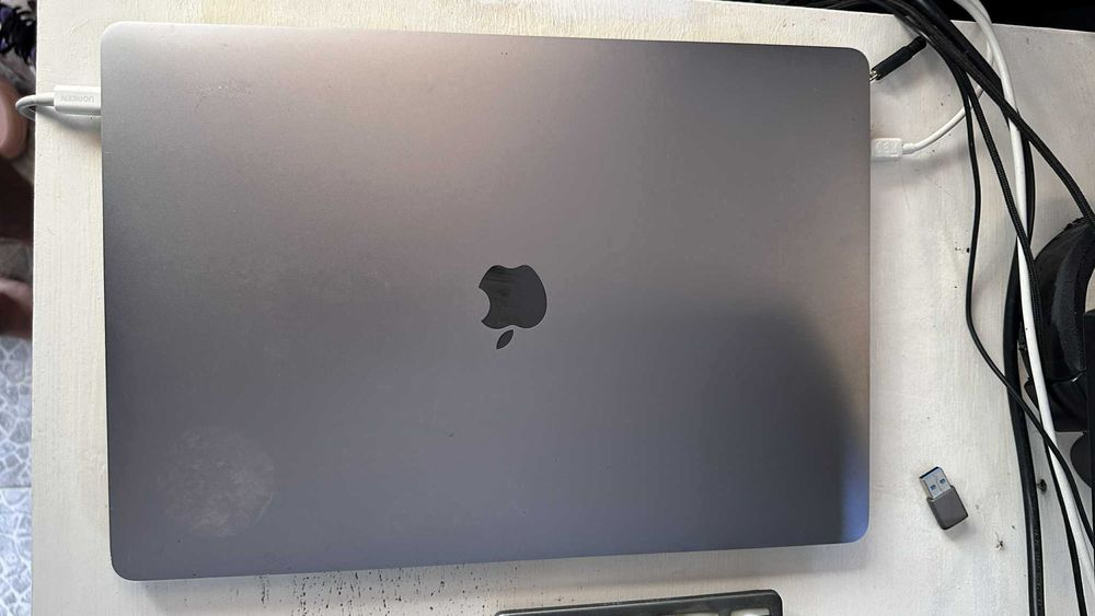 Macbook Pro 15 , I7 quad core  16 GB ram, A1707
