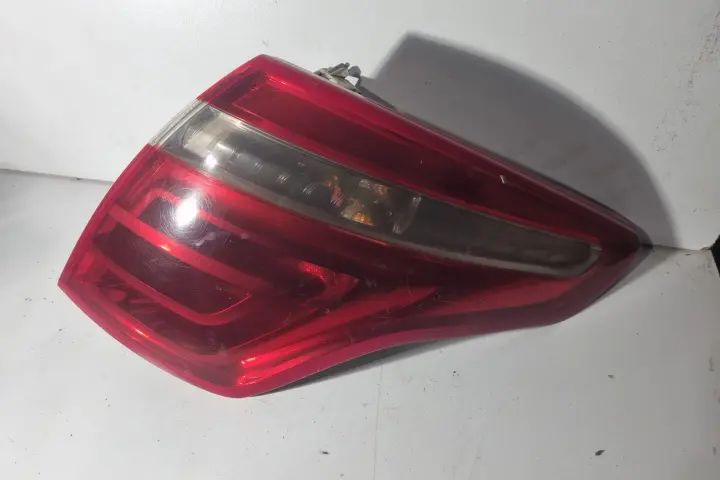 Lampa / Tripla stop dreapta pe aripa Citroen C4 Picasso 2008