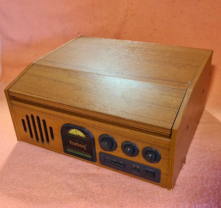 Radio cu pickup "Treton" Funcțional.