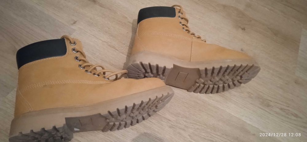 Детск изимни боти