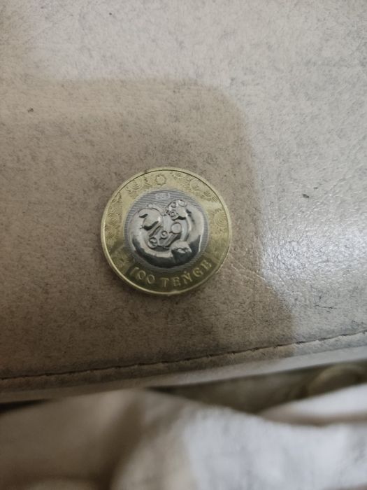 100 тенге в сакской стиле барысом