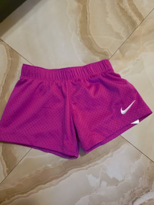 Pantaloni Nike mărimea 98-104 cm stare foarte bună