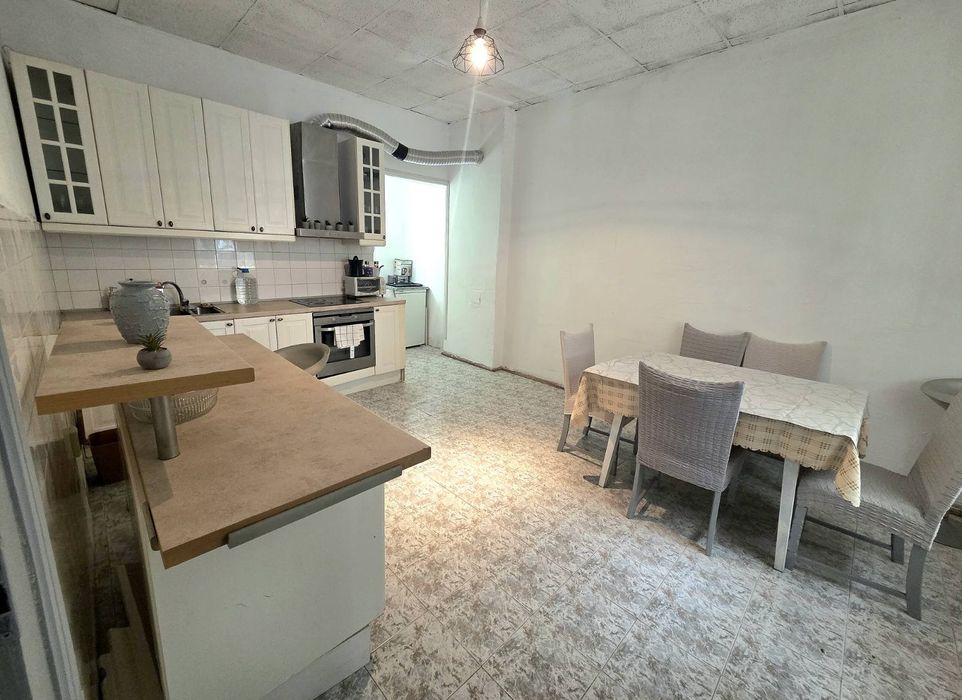 Етаж от къща гр.Кюстендил на алеята