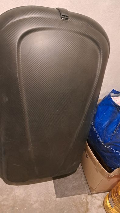 Багажник за покрив на кола.