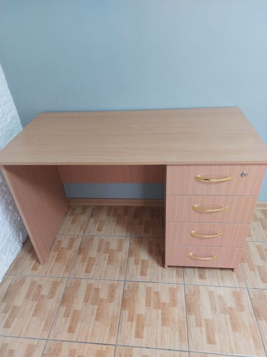 Продам письменный стол