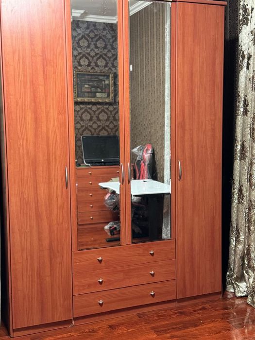 Продам шкаф, тумбу, диван