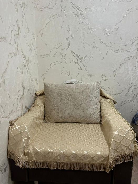 Продам хороший диван с креслом