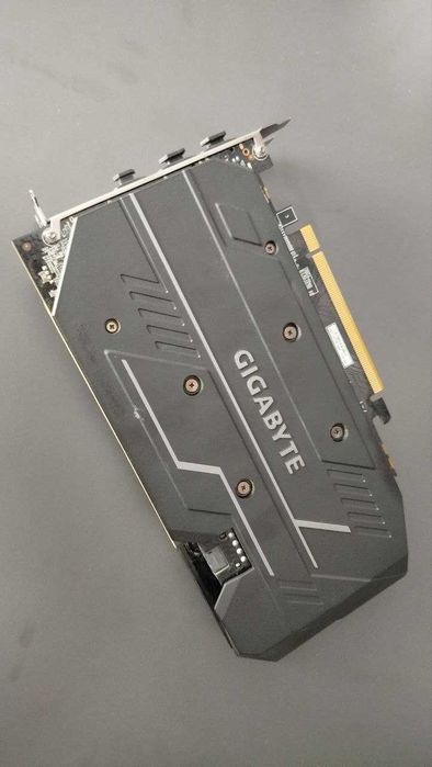 Продавам Gigabyte GeForce® GTX 1660 SUPER™ OC 6G