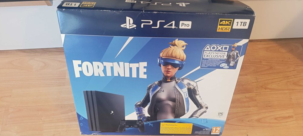 Конзола PS4 PRO 1TB + два джойстика