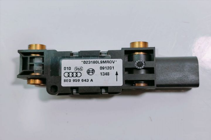 Senzor impact 8E0959643A Audi A4 B6