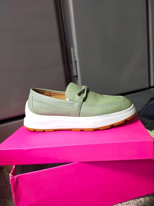 Продаю женскую обувь