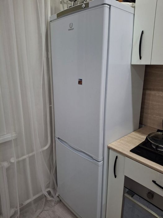 Холодильник indesit