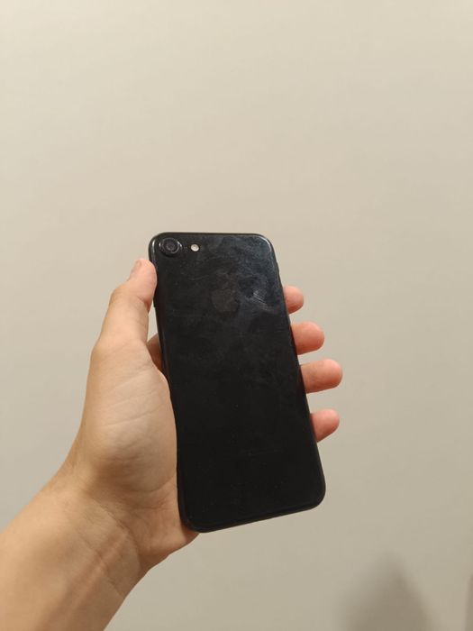 Продам айфон 7.