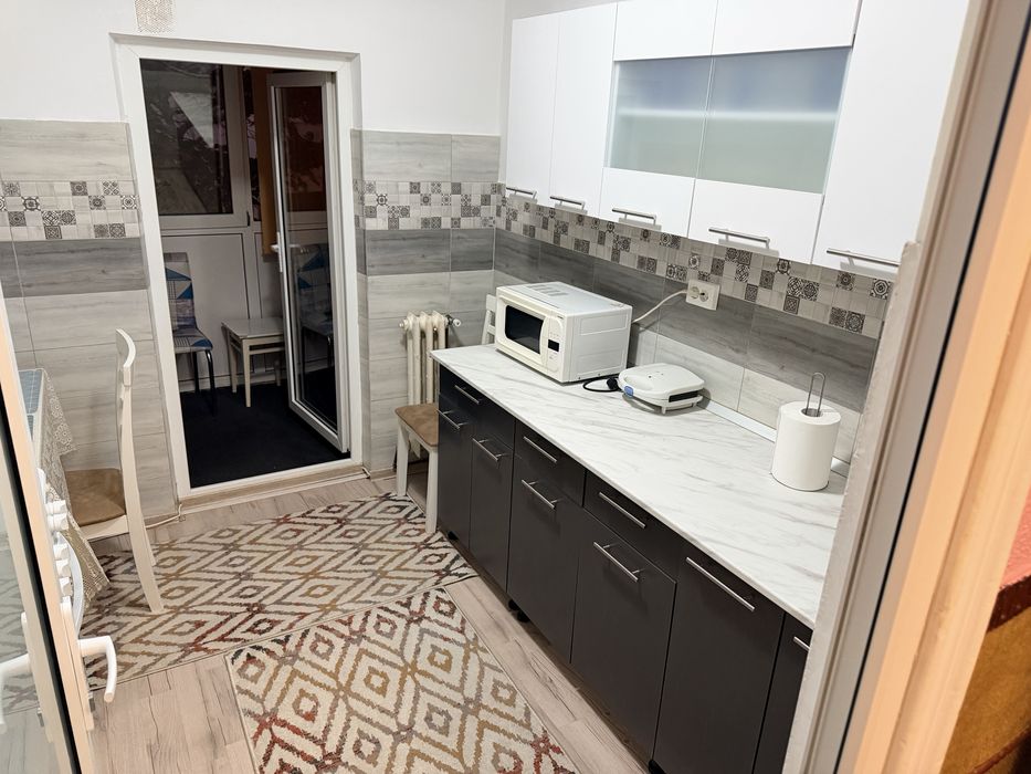 De inchiriat Apartament 3 camere decomandat