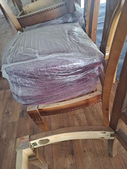 Продаю  комплект стол и стулья