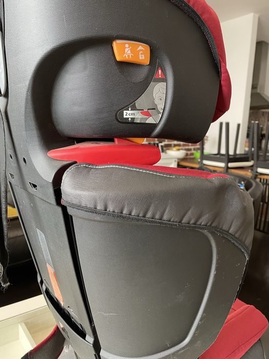 Scaunul auto Chicco Oasys 2-3 Evo FixPlus 15-36 kg