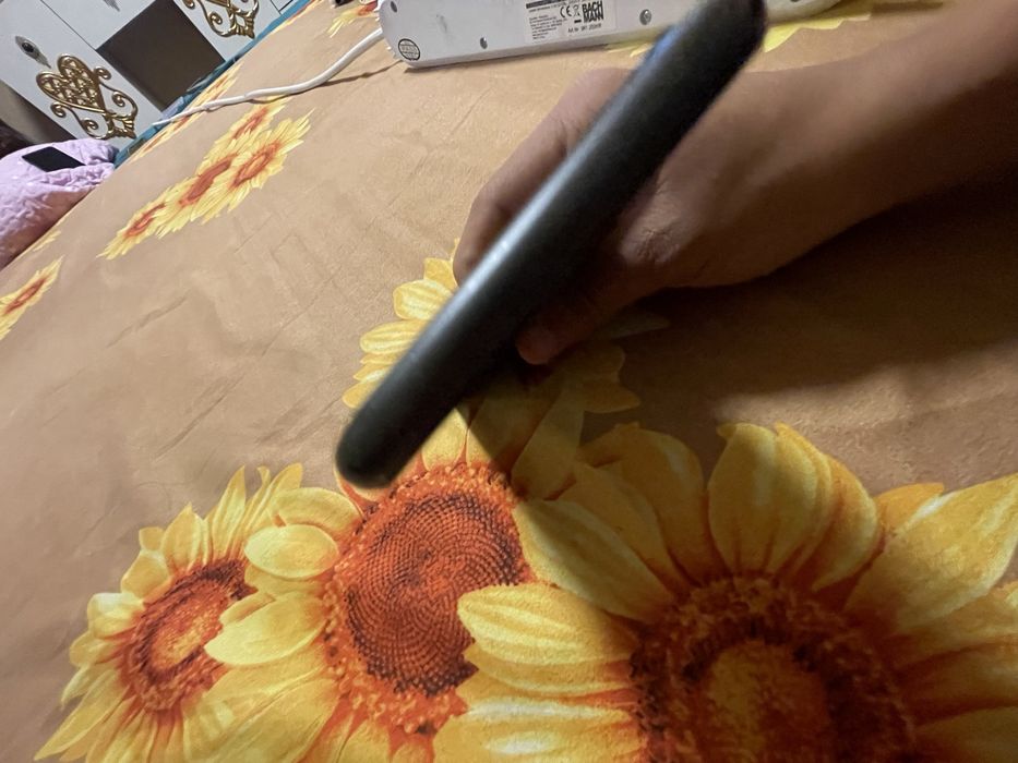 Vand iphone 11 spart pe exran cand doar la pose