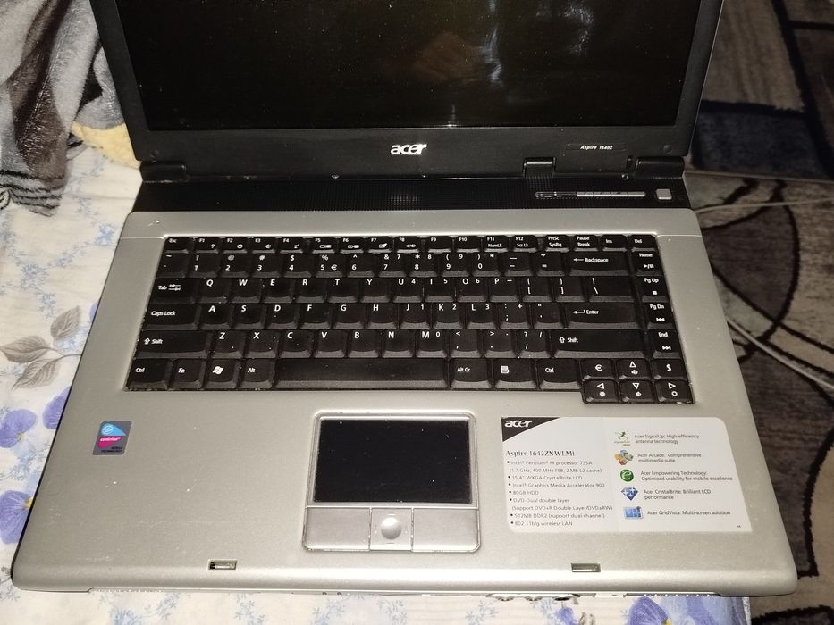 Vând 2 laptopuri Acer ține bateria 1 h 30 m 8 GB RAM
