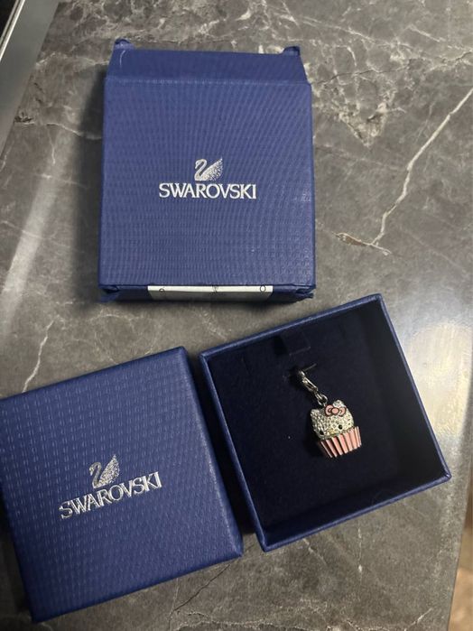 Шарм Hello Kitty Swarovski