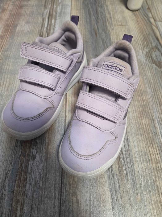 Маратонки за момиче adidas 26  номер и пантофи за момиче 26