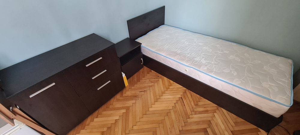 Легло с матрак плюс нощно шкафче и скрин
