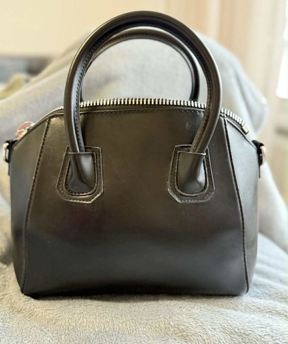 Черна дамска чанта