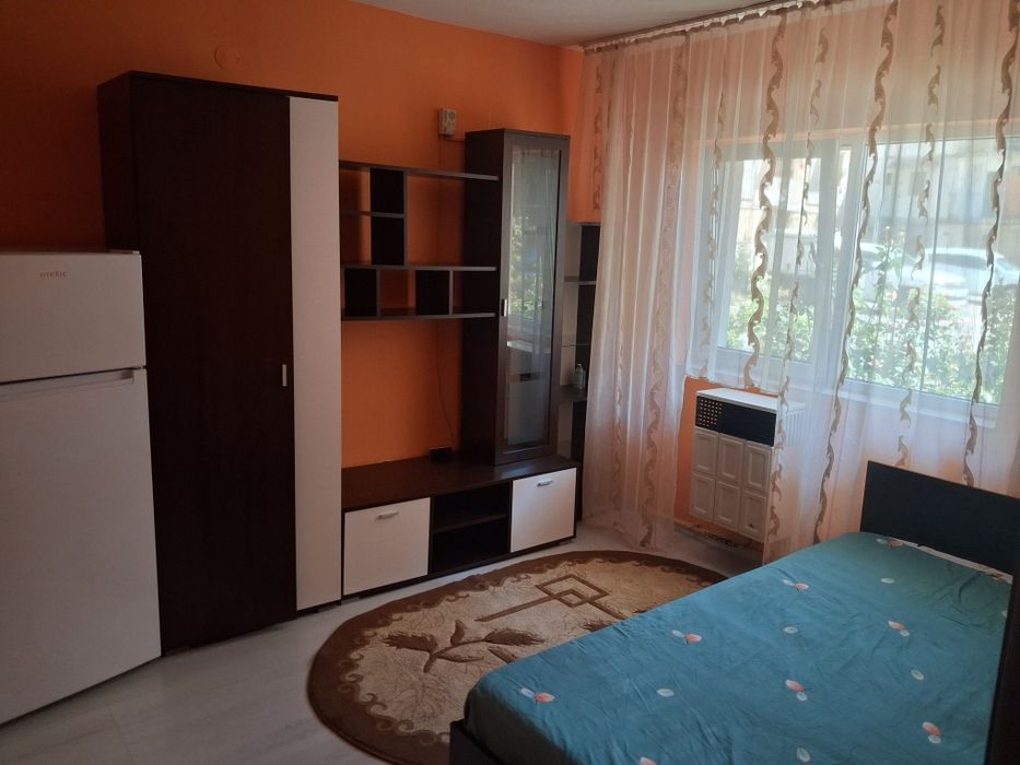 Închiriez garsoniera
