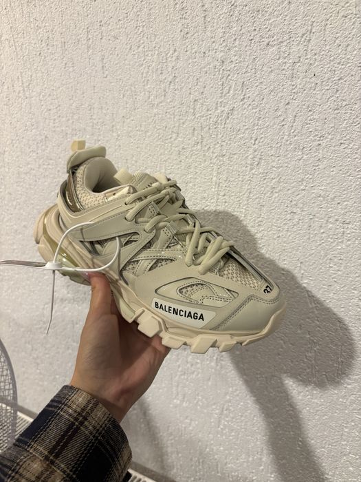 Balenciaga track