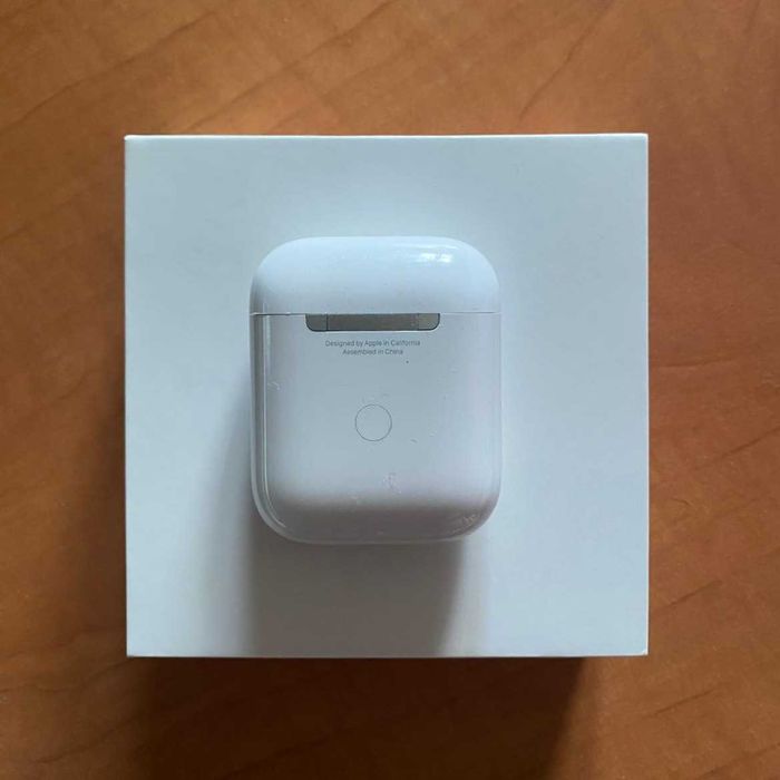 Apple AirPods 2 Wireless Charging Case cu husă Red Bull
