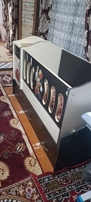 Bolar kravati qimirlaydi ustini olsa kravat buladi pastiga 3 ta g'alad