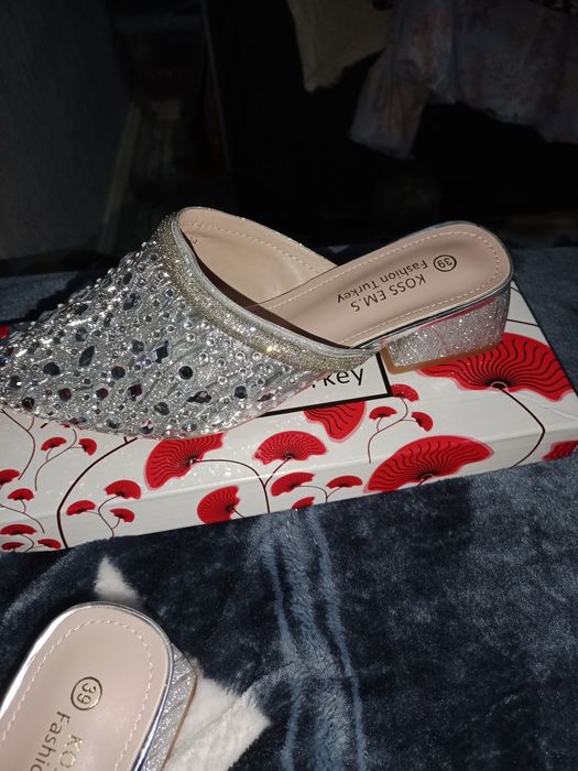 Продам тапичка янги