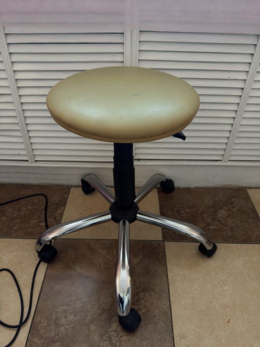 Продам кушетку и стул