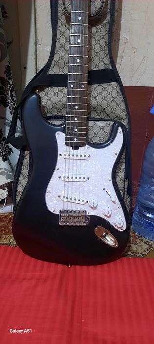 Squier fender stratacaster made in Japon